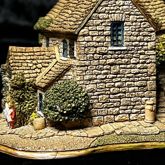 Lilliput Lane | Bo Peep Tea Room | English Tea Room Collection - Picture 10 of 13